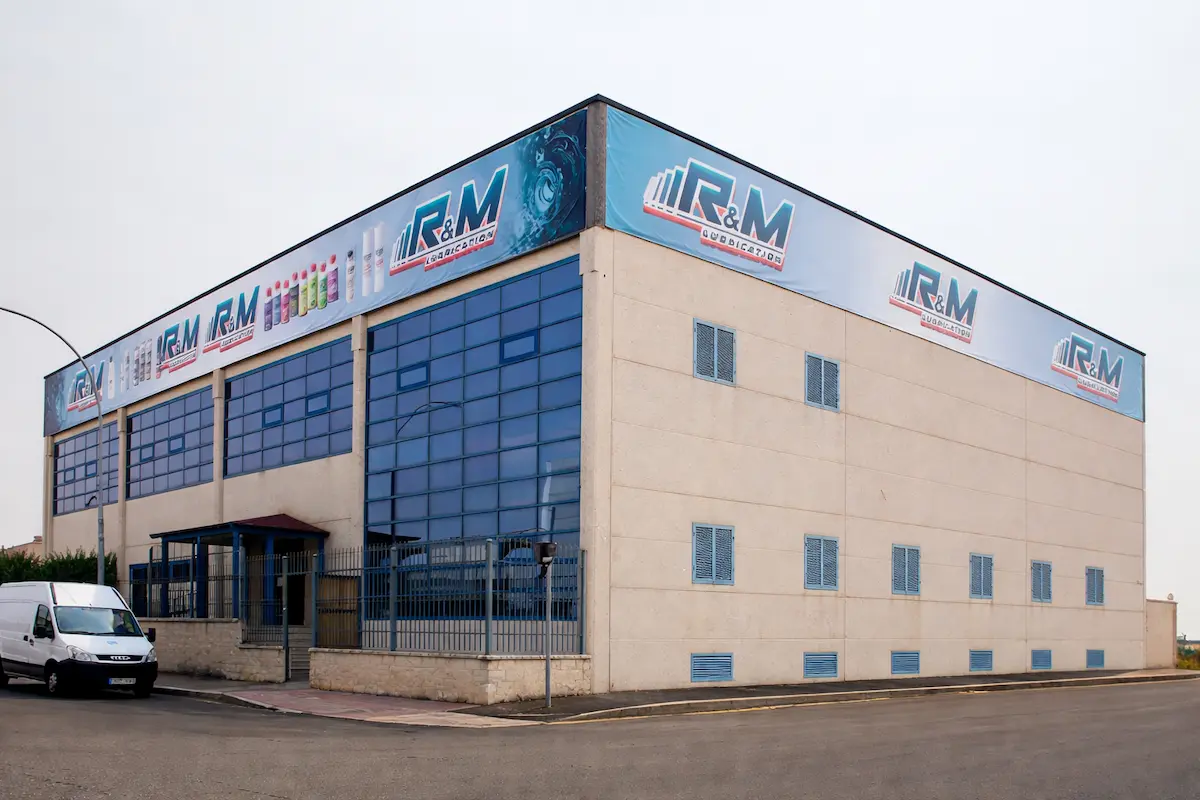 Mecánico profesional trabajando